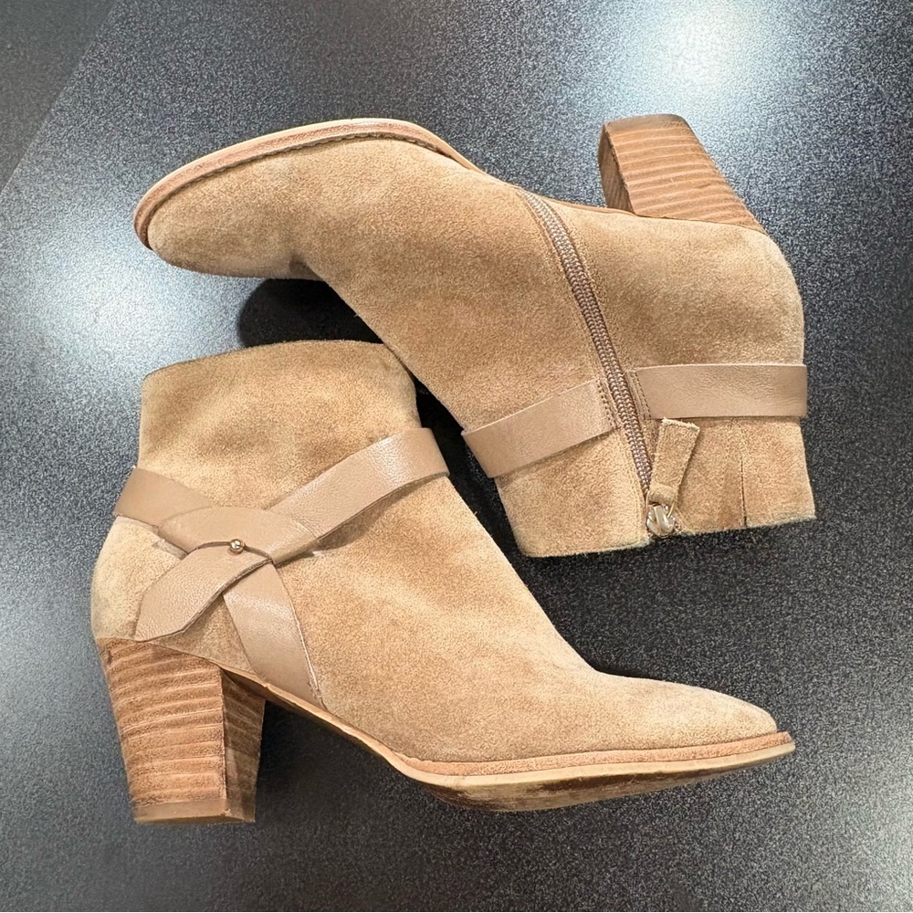Elaine Turner Stylish Tan Suede Ankle Boots block heel women’s 8.5  booties nude